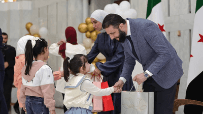 الرئيس أحمد الشرع يلقي التحية